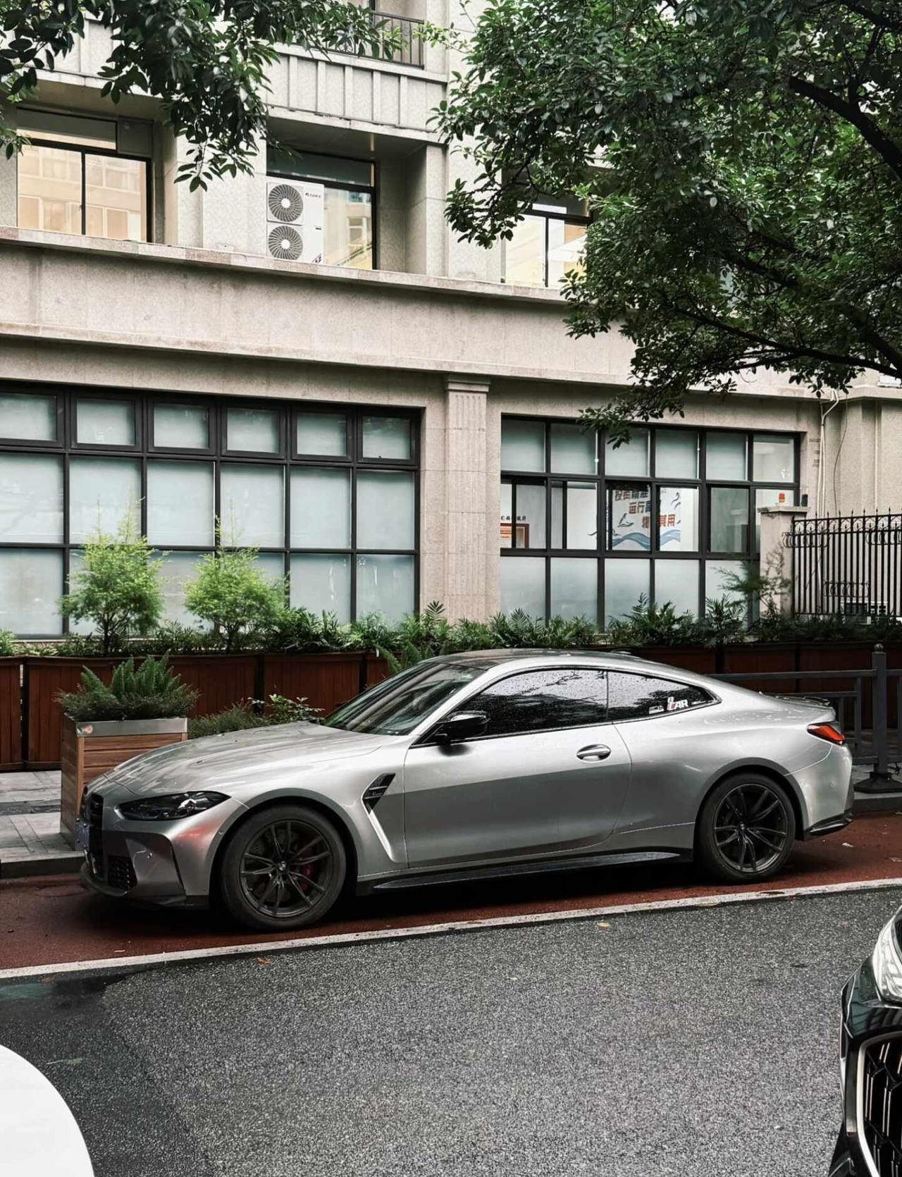冷峻M4 藏着500匹马力的澎湃
大鼻孔也很迷人 低趴姿态 bmw Drivec