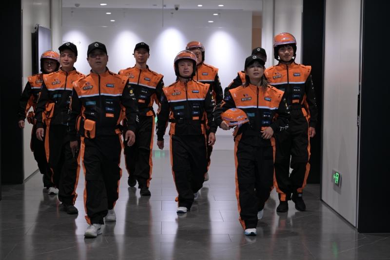全网都在刷的“最帅骑士制服”，到底有什么魔力？

第一批收到淘宝闪购新制服的骑士