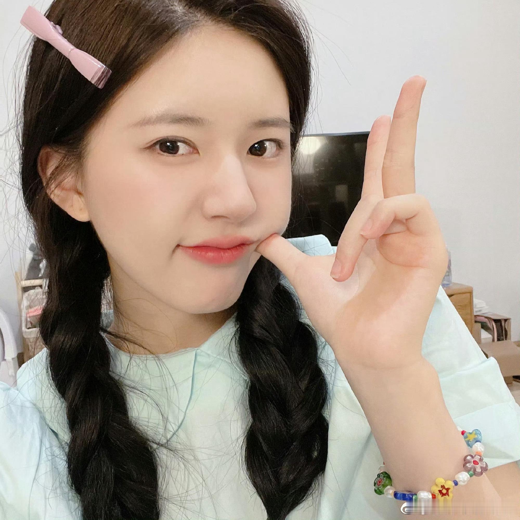 赵露思 肉丝 Rosy zls 老露 生图 粉丝 头像 壁纸 新剧 私服 动图 