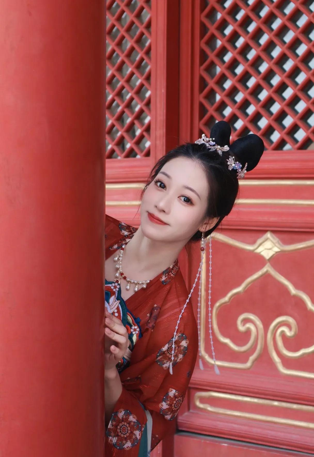 退役运动员当网红搞直播，只要不违反法律法规，不违背公序良俗，完全无可厚非。当今社