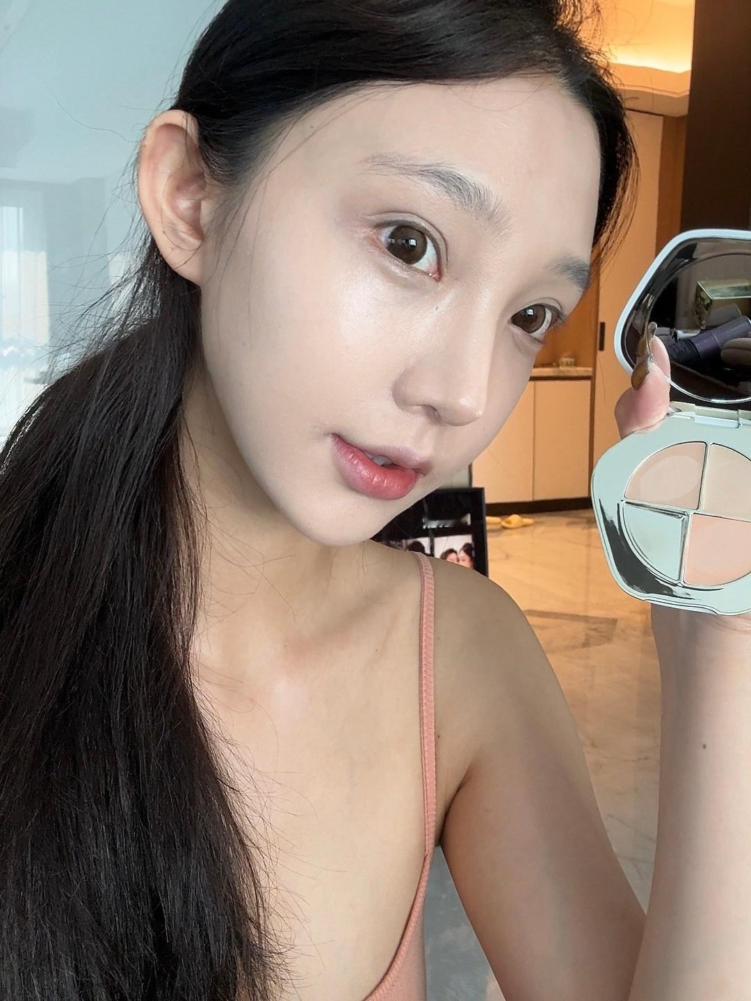我感觉彩棠把这个三文鱼色做成这种像奶油一样质地这点真的太牛了，太牛了，大家都知道