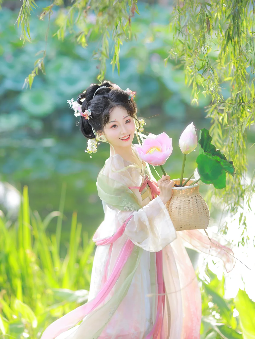 “荷花开的如此好，今年的莲蓬一定会丰收