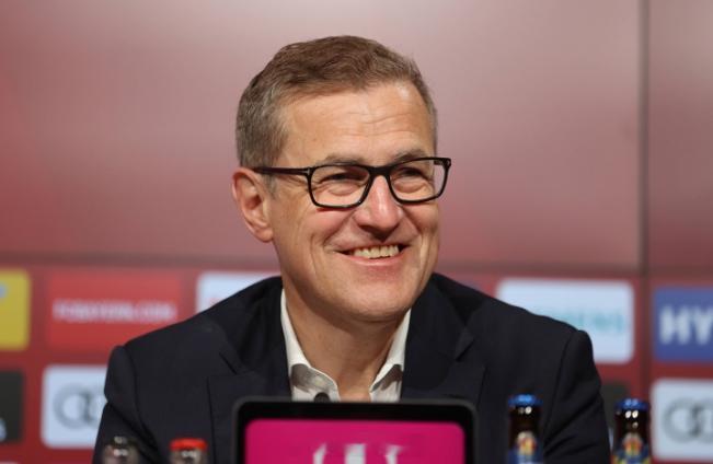 拜仁CEO德雷森日前接受播客节目OMR采访，并谈到自己的未来。这位拜仁高层的现行