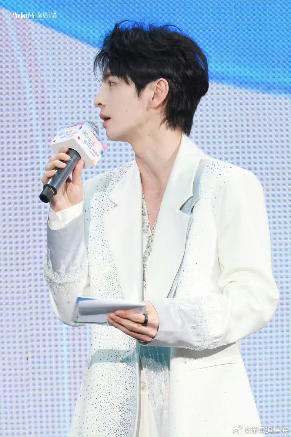 蒲熠星上海活动 当《苏轼与怀民》的旋律从他喉间漫出，没有伴奏却格外动人，像是跨越