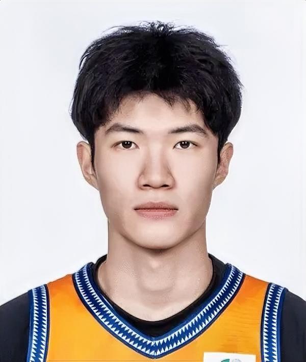 上海新星偰李永炜真有点东西！CBA常规赛今日上海114：80狂胜辽宁。全场最让人