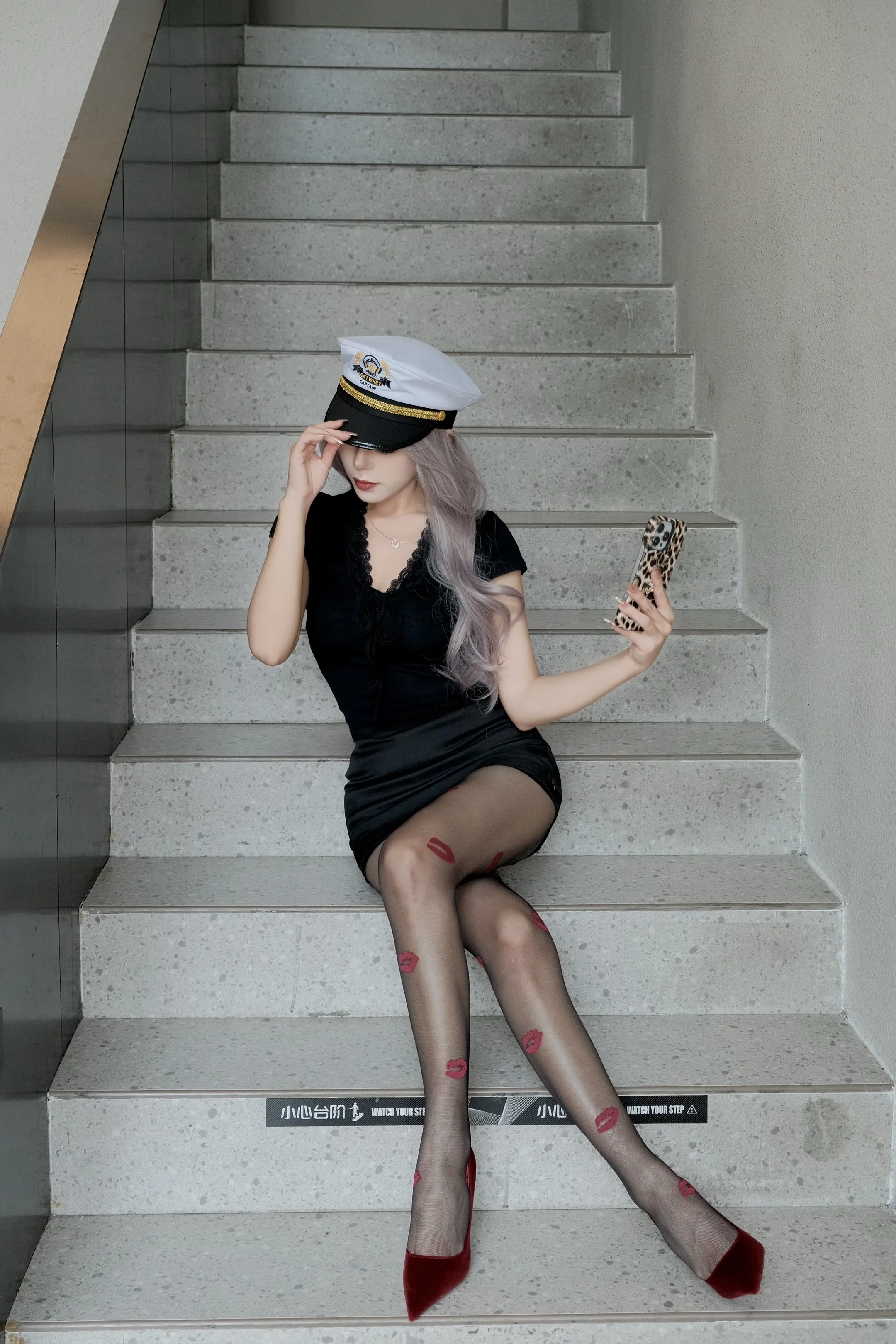 御姐 大长腿御姐制服穿搭  性感红色高跟鞋 黑丝美女