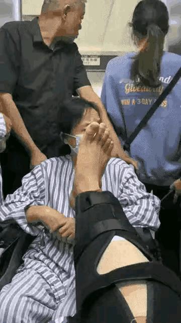 大妈也是无奈，
怎么会这样?