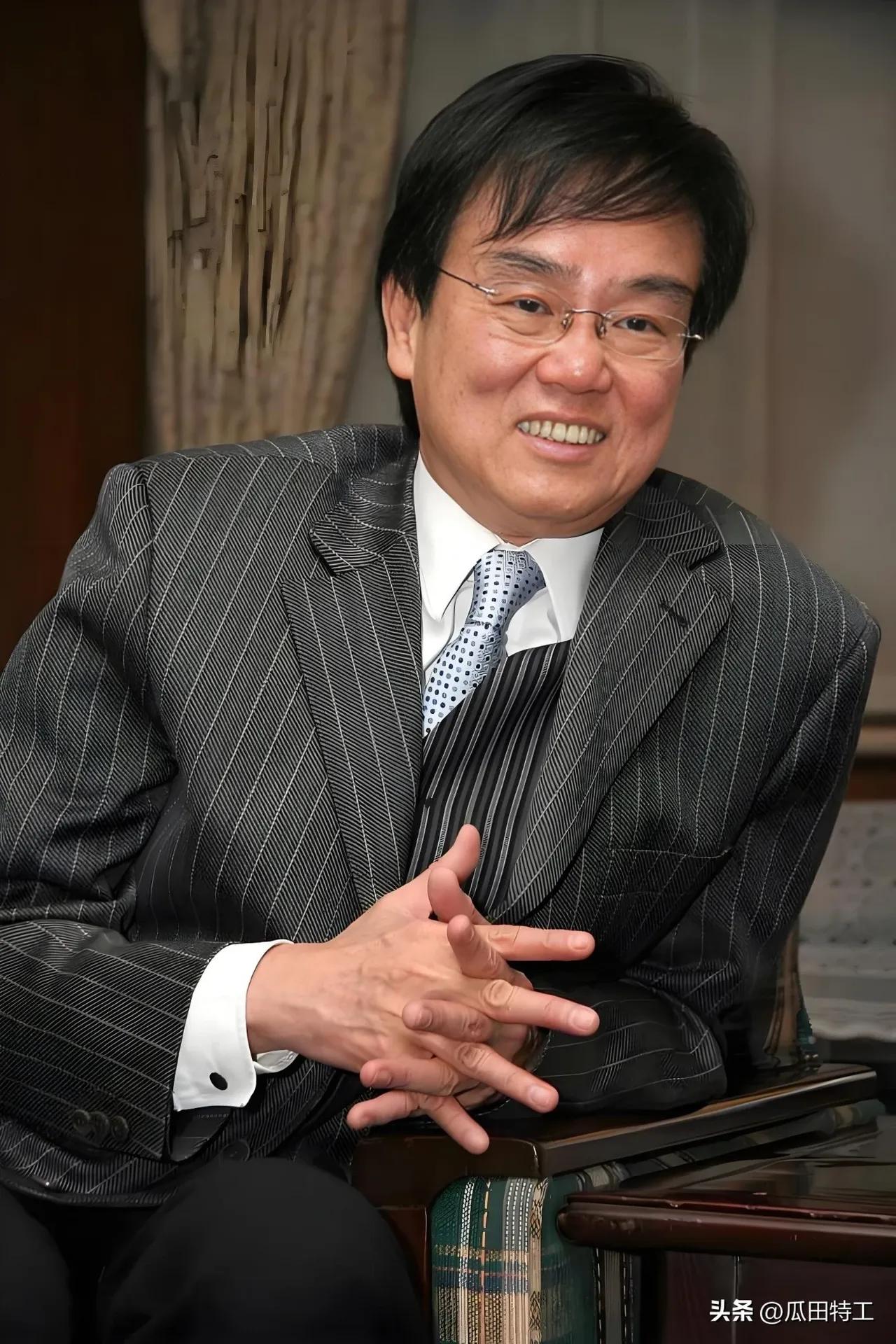 我问了学法律的老朋友，
黄百鸣这个事，严重吗？这么大的岁数会怎么样？朋友直言这事