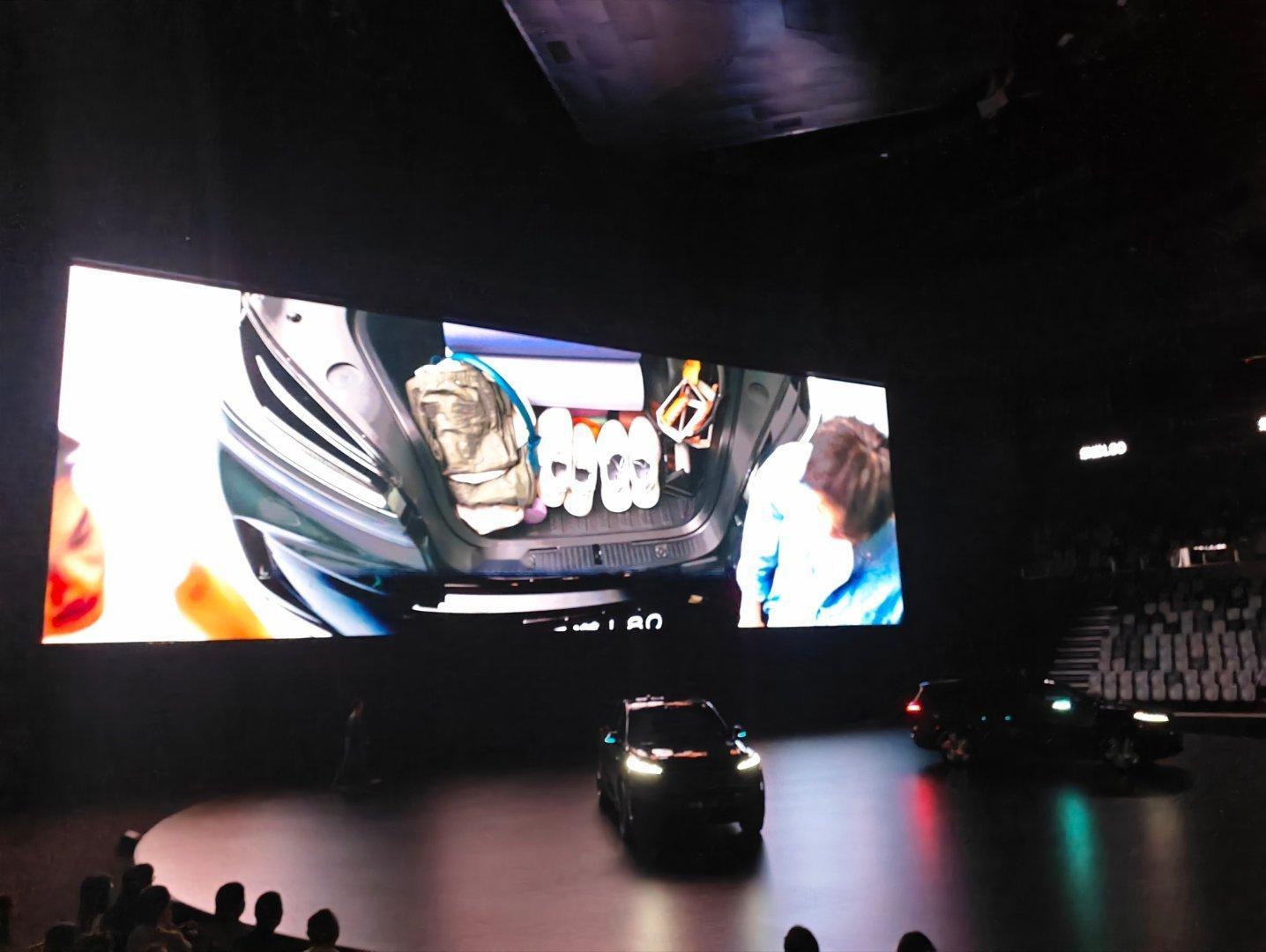 L80——健身自由精彩的画面没拍到，在车里面又是玩哑铃又是玩震动棒的～这比车里煮