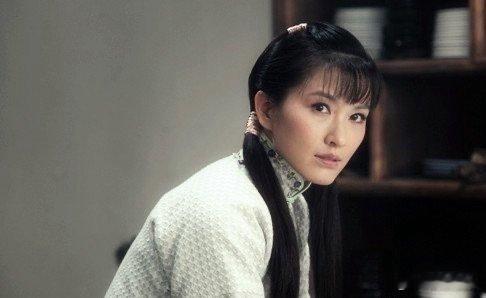 被徐洁儿唱哭了徐洁儿这舞台绝了！听她唱更爱自己，我眼泪哗哗的，这姐姐太会拿捏人心