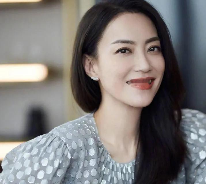 娱乐圈里，“未婚生子”成了新潮流？不少女星在分手后，依然选择生下孩子，这背后到底
