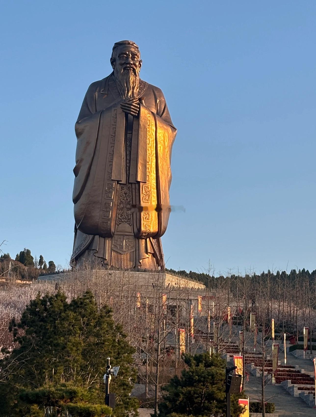 “智者乐水，仁者乐山”终于知道《论语》当中的这句话是怎么来的了面朝尼山和尼山湖 