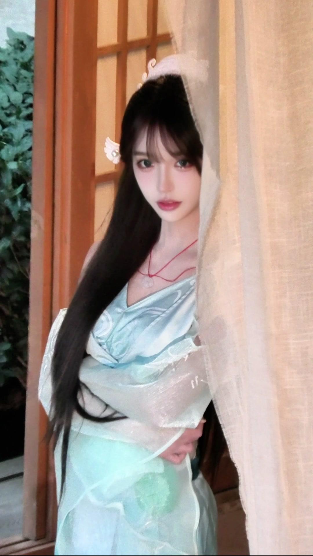 宋玉还原竟能如此清冷出尘⁉️。✨国风coser宋玉的还原度真的绝了！一...