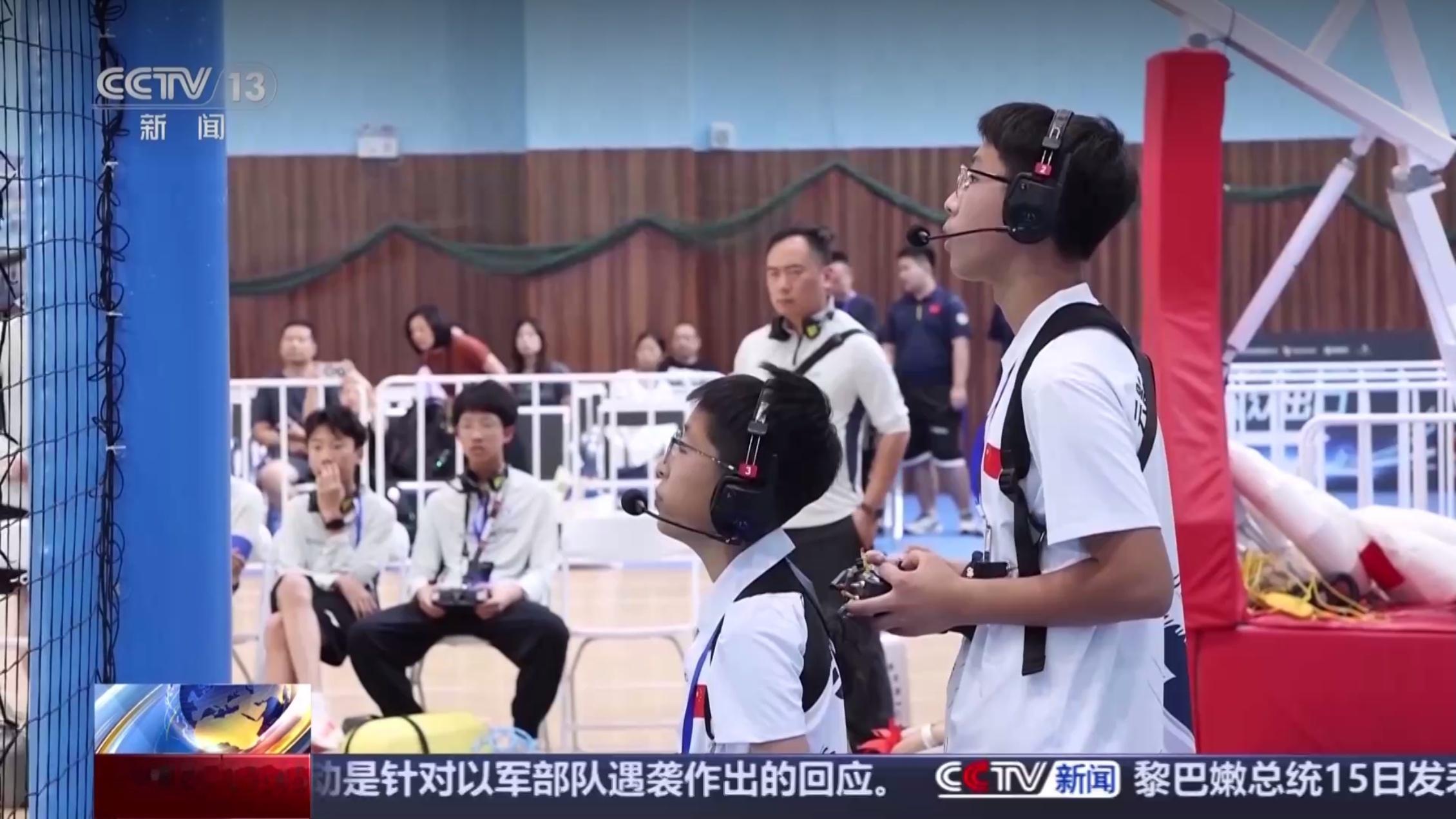 从小就开始玩穿越机 