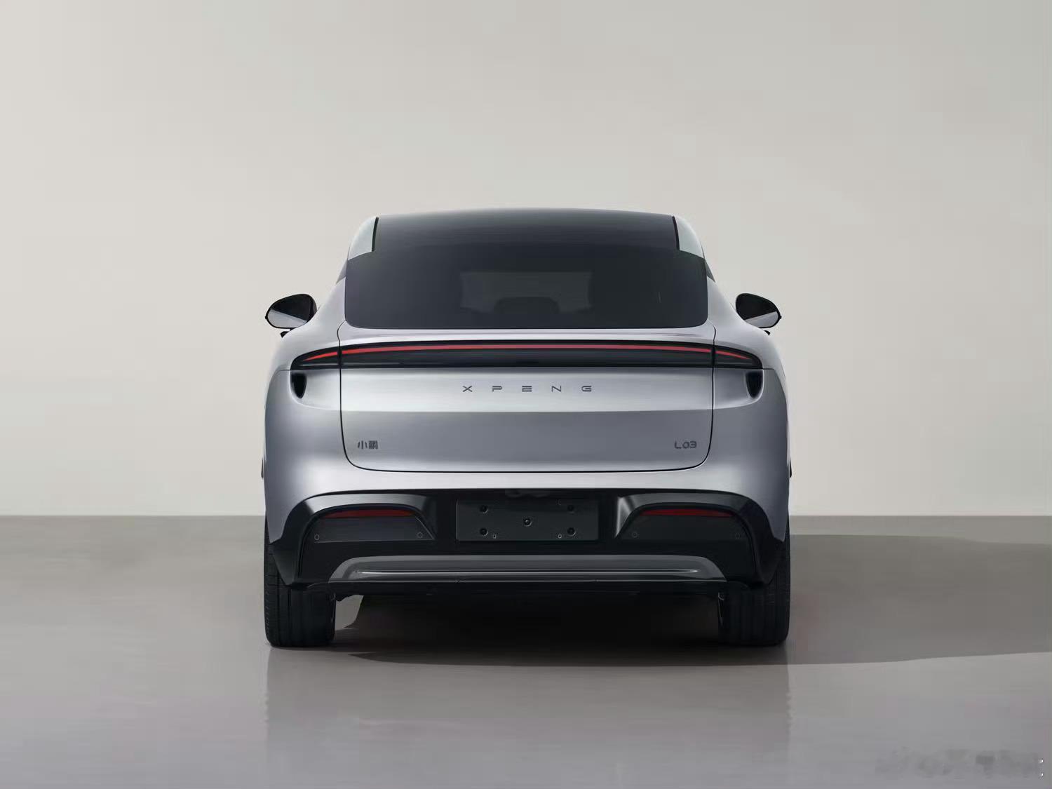 每月一场的工信部车展又来啦小鹏MONA L03，前脸有点极越的感觉，屁股这俩风道