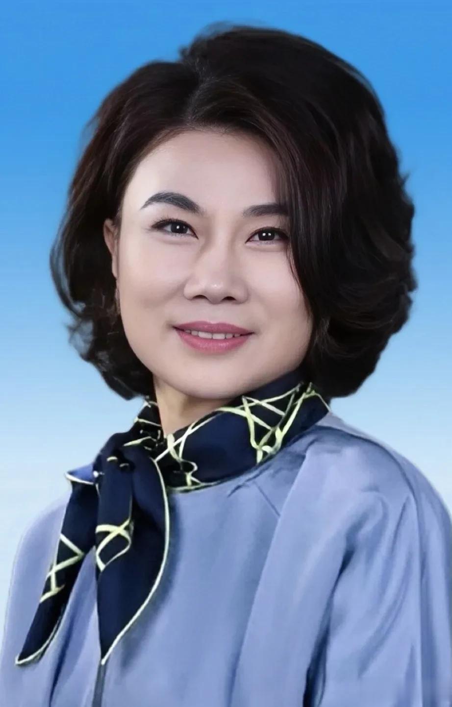 主持问董明珠:您给我们的印象，是一位很强势的女强人，有个问题大家很好奇，您有没有
