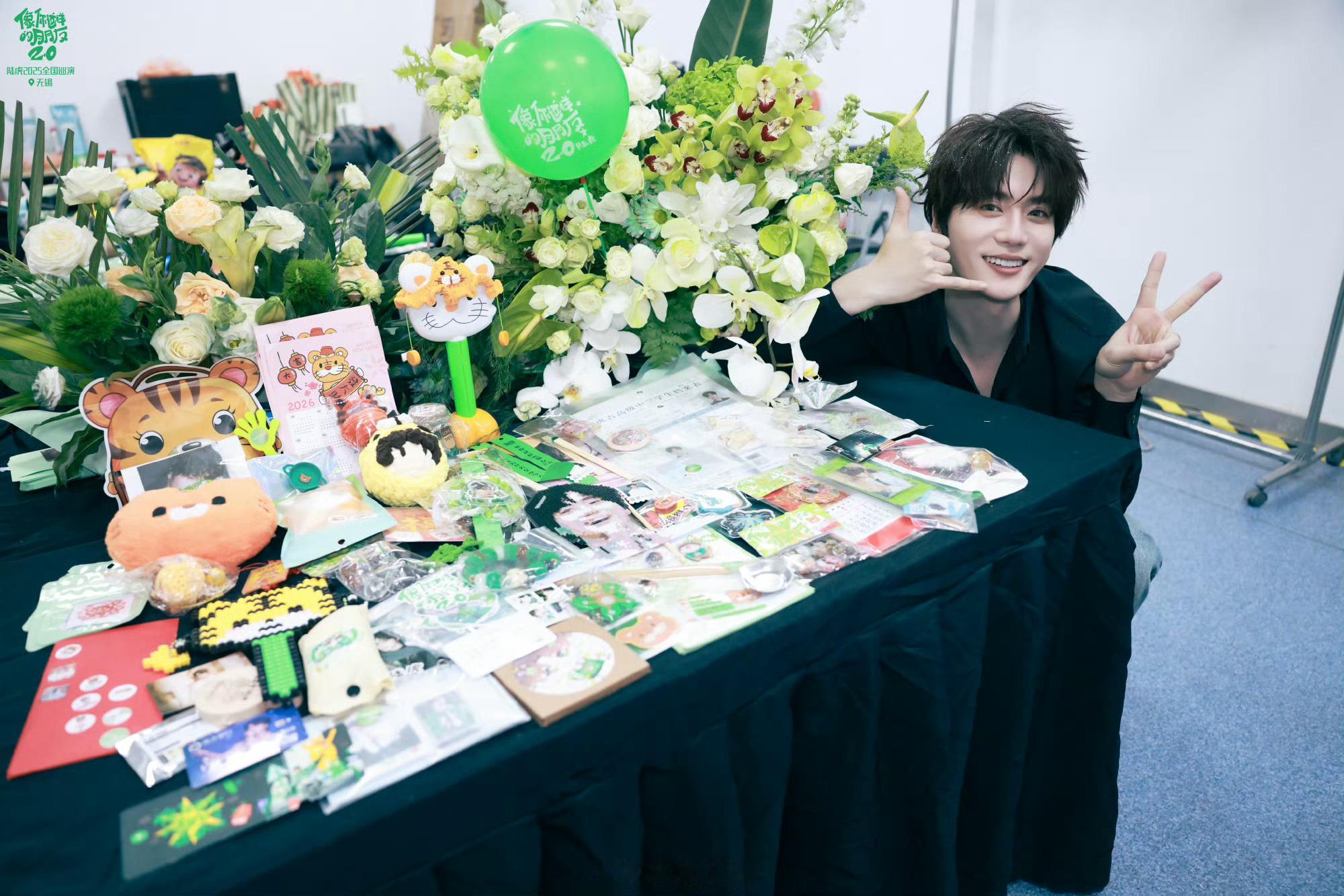 陆虎 一个有才的浪漫疯子 12月31日陆虎跨年收官演唱会，才情如星芒绽放。一曲《