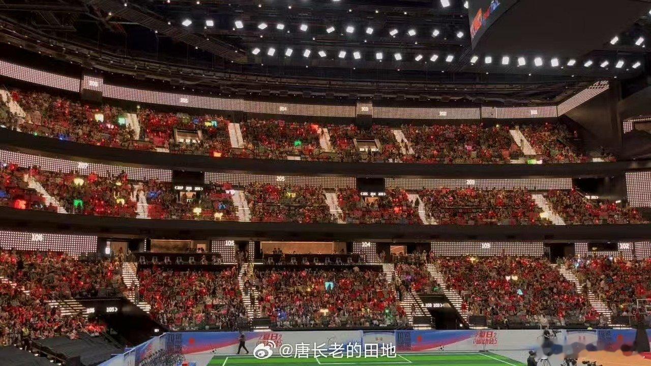 苏新皓运动会人气苏新皓线下人气大断层苏新皓线下人气大断层，太牛啦，[抱一抱][抱