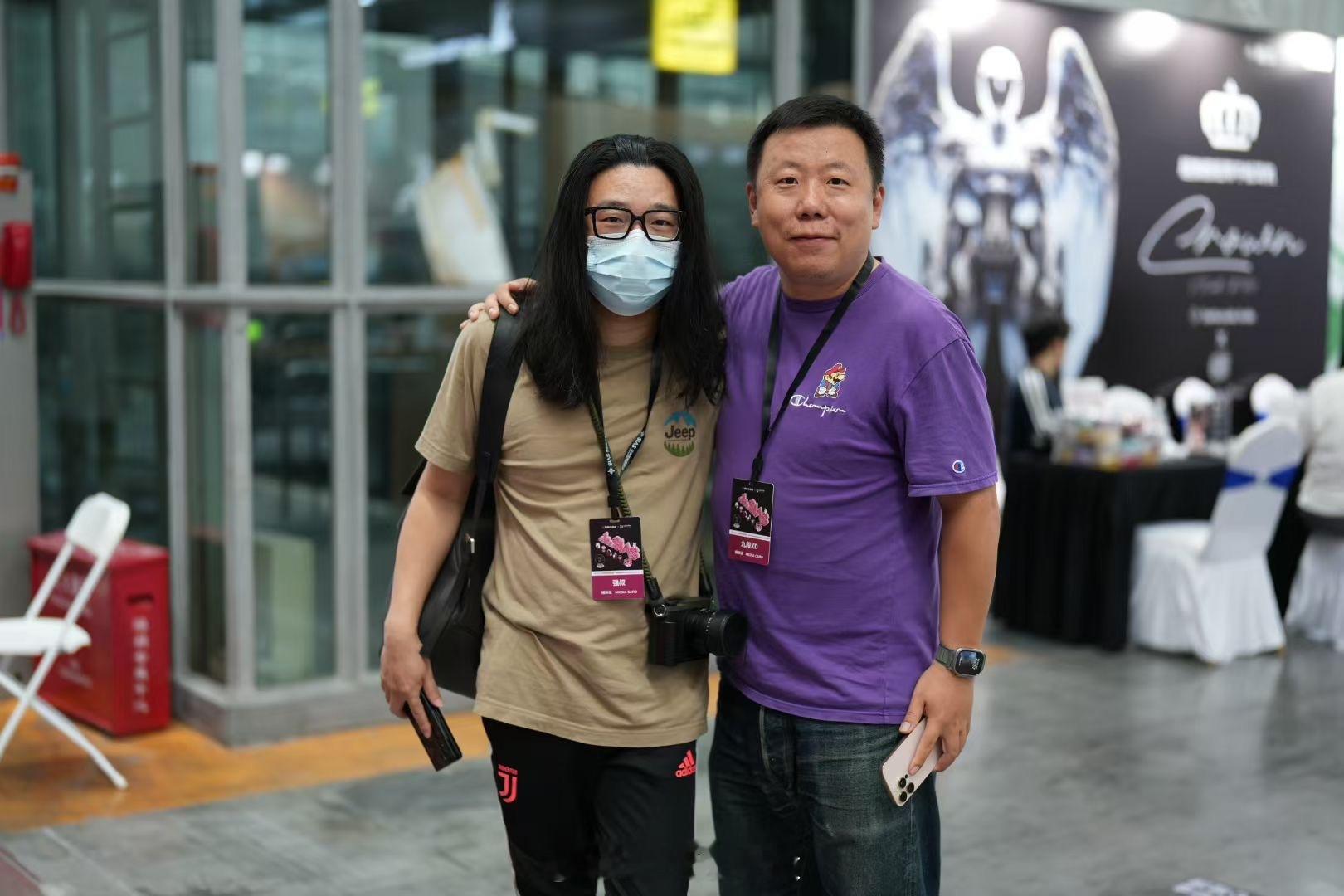 航母老师镜头下的中老年局[允悲]耳机发烧友[超话] ​​​
