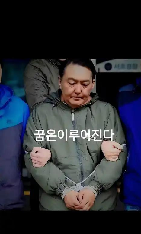 央视报道了韩国那边爆出来的一桩旧事，看得人心里直发毛：韩国前总统尹锡悦为了能掌握