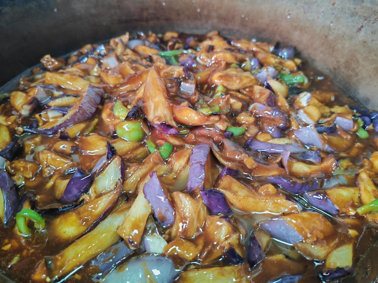 夏日生活打卡季今天解锁东北下饭菜，酱烧茄子，酱香浓郁，超级下饭。