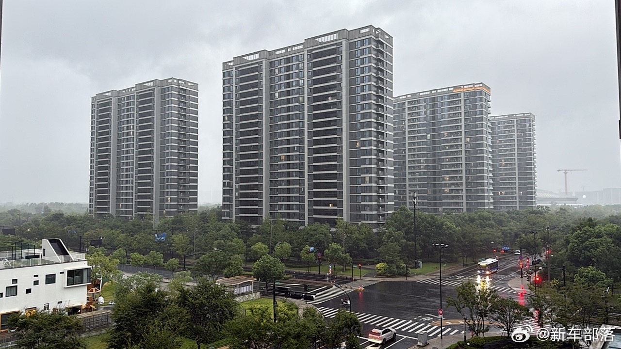 白海豚提前登陆13号强台风白海豚17:30登陆台州玉环坎门，登陆强度14级、气压
