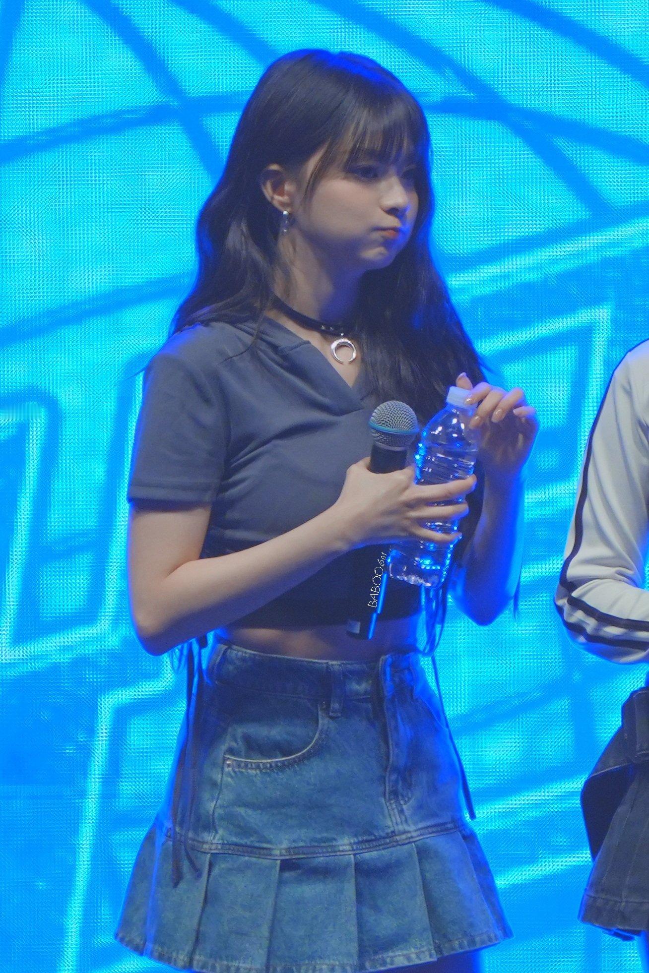#李娜炅[超话]#🐣#蜜桃笑颜李娜炅# [图片]240430 建阳大学校庆 H