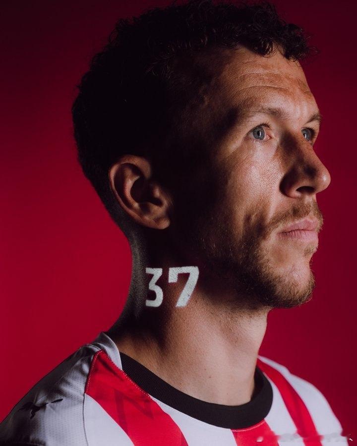 【里西奇37岁生日，埃因霍温祝福：热情永不老，伊万生日快乐】        佩里