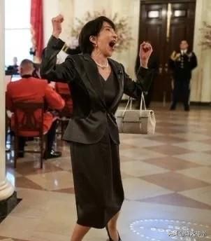 日本军事史专家山崎雅弘21日发文说：“高市早苗的粉丝们，就算自己的偶像在美国沦为