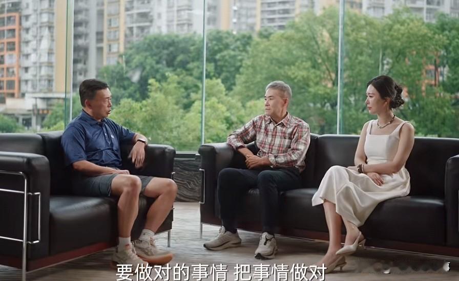 今天看到田朴珺带着王老头去采访段永平，田朴珺有啥知识含量和段永平对话？

段永平