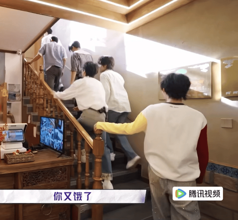 感觉苏新皓脚底装了弹簧 ​​​
