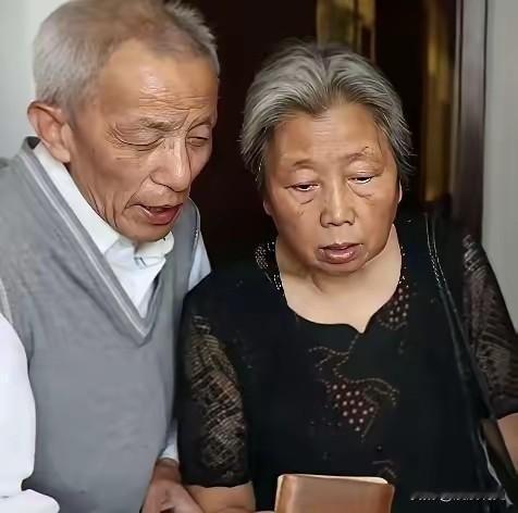 知青返城40年重返陕北，才知初恋为他守一生、育一子
 
2013年，61岁的知青
