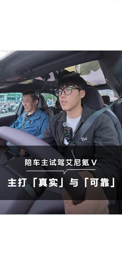 北京现代董事长兑现承诺，亲自为艾尼氪V车主交车
一位开了十多年北京现代伊兰特的车