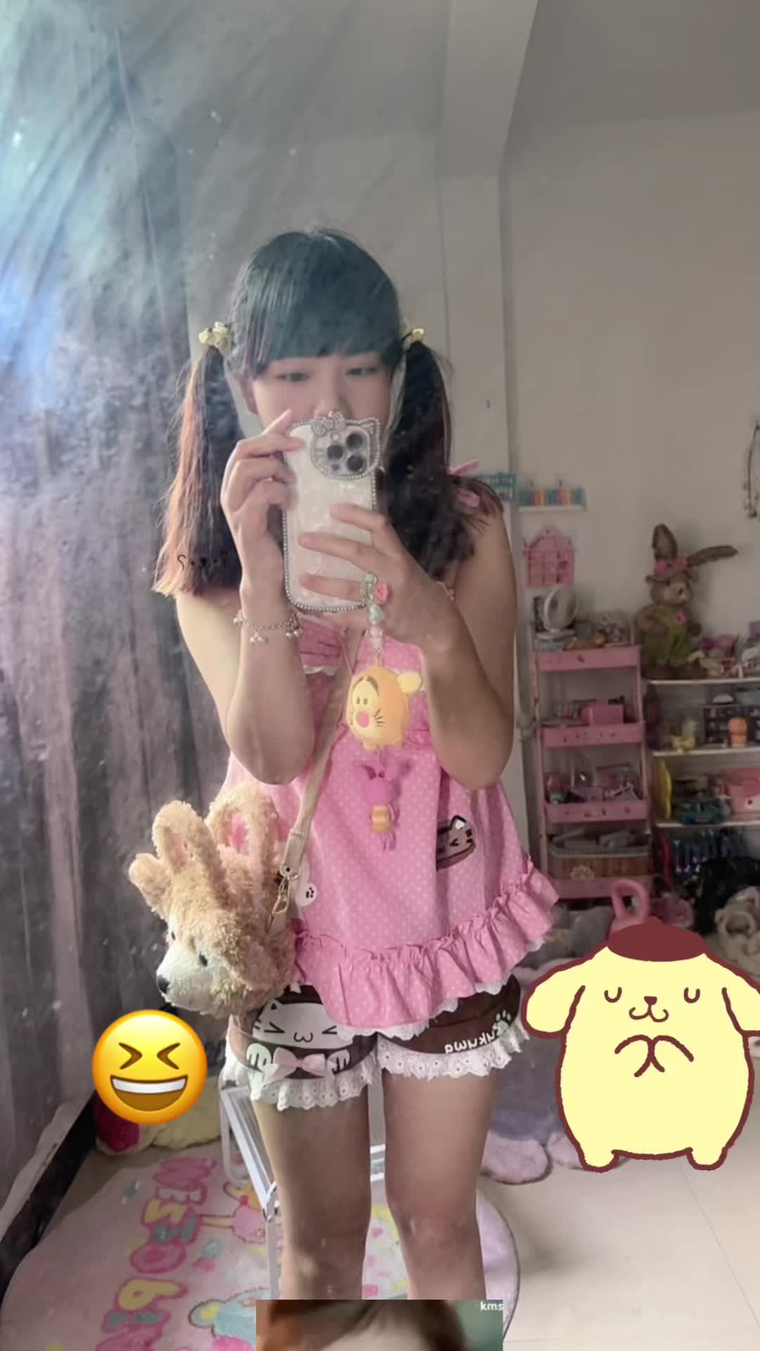 镜子抹上颜料了，擦不干净了