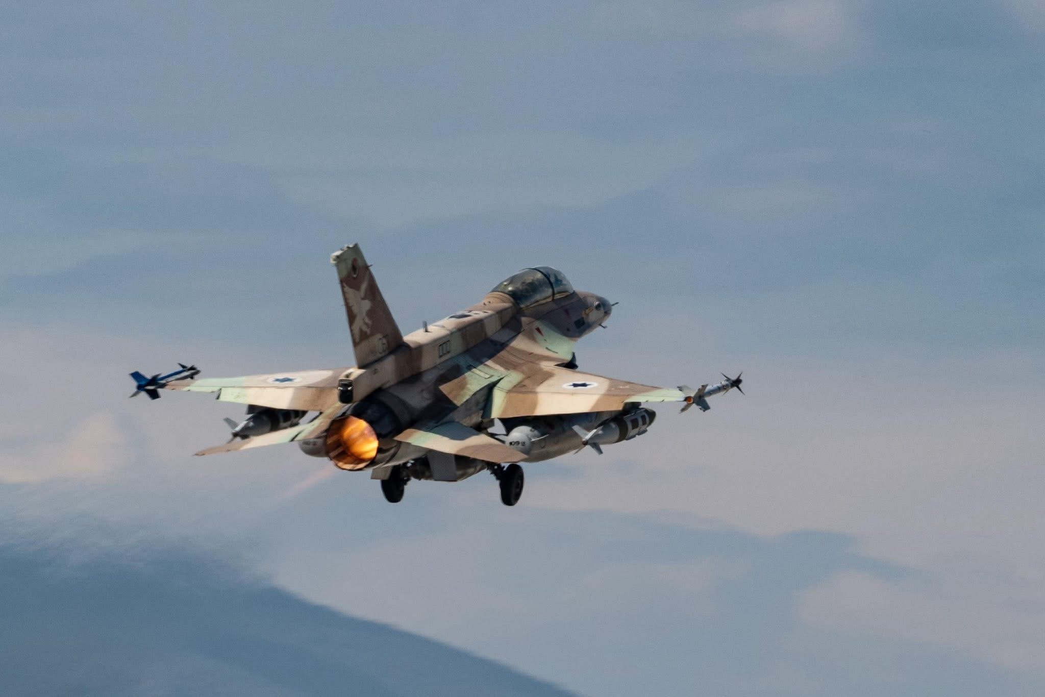 “怒吼雄狮”行动中的以色列空军（IAF）第109“山谷/谷地”中队F-16D带J