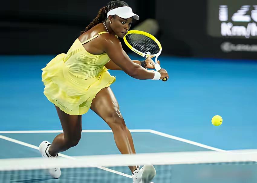 在刚刚结束的一场迈阿密网球公开赛中，中国金花郑钦文以6:3和是6:2轻松击败对手