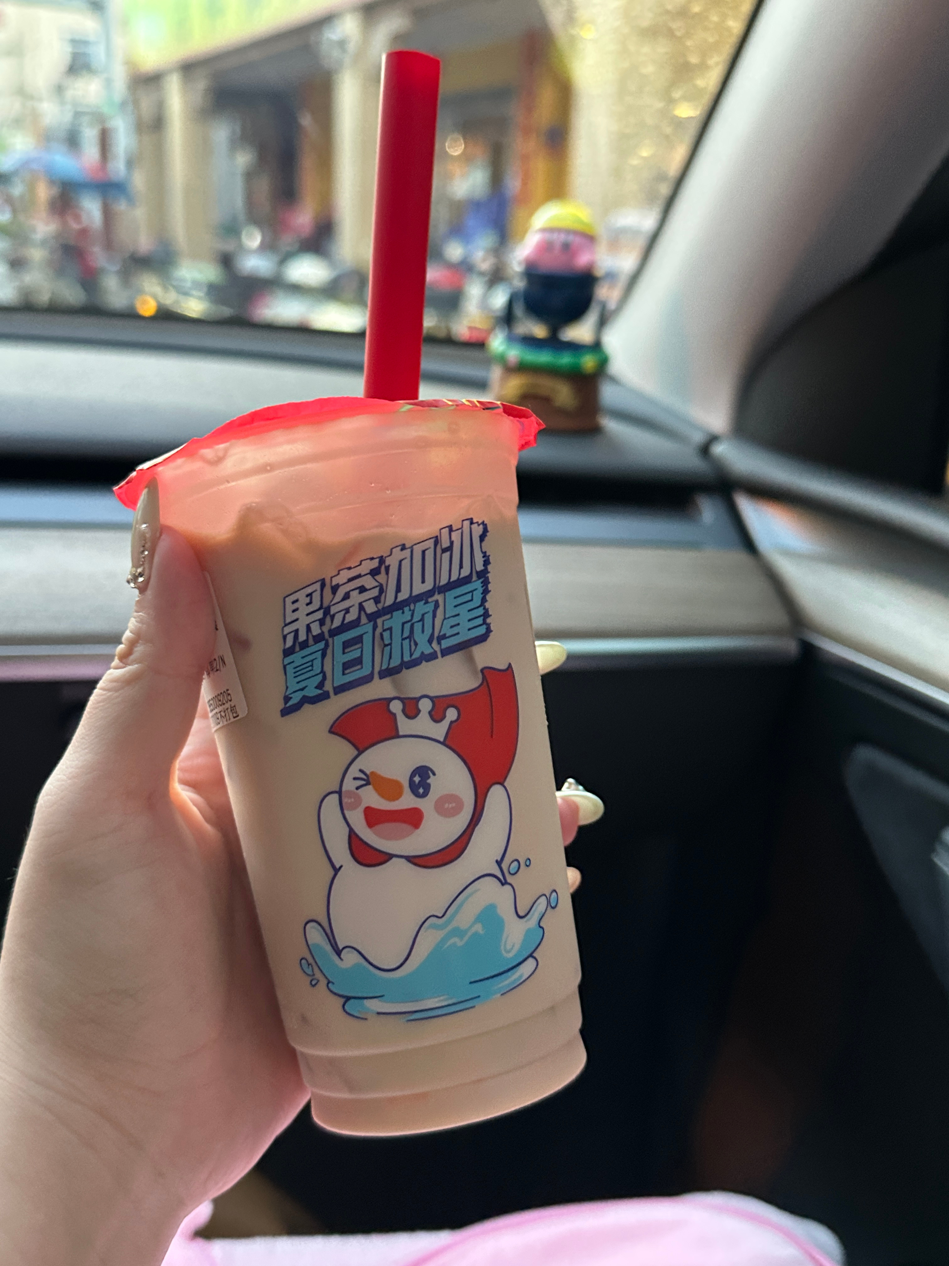 第一次喝蜜雪的奶茶 竟然还可以哈哈哈哈就是那种便宜快乐奶茶 ​​​