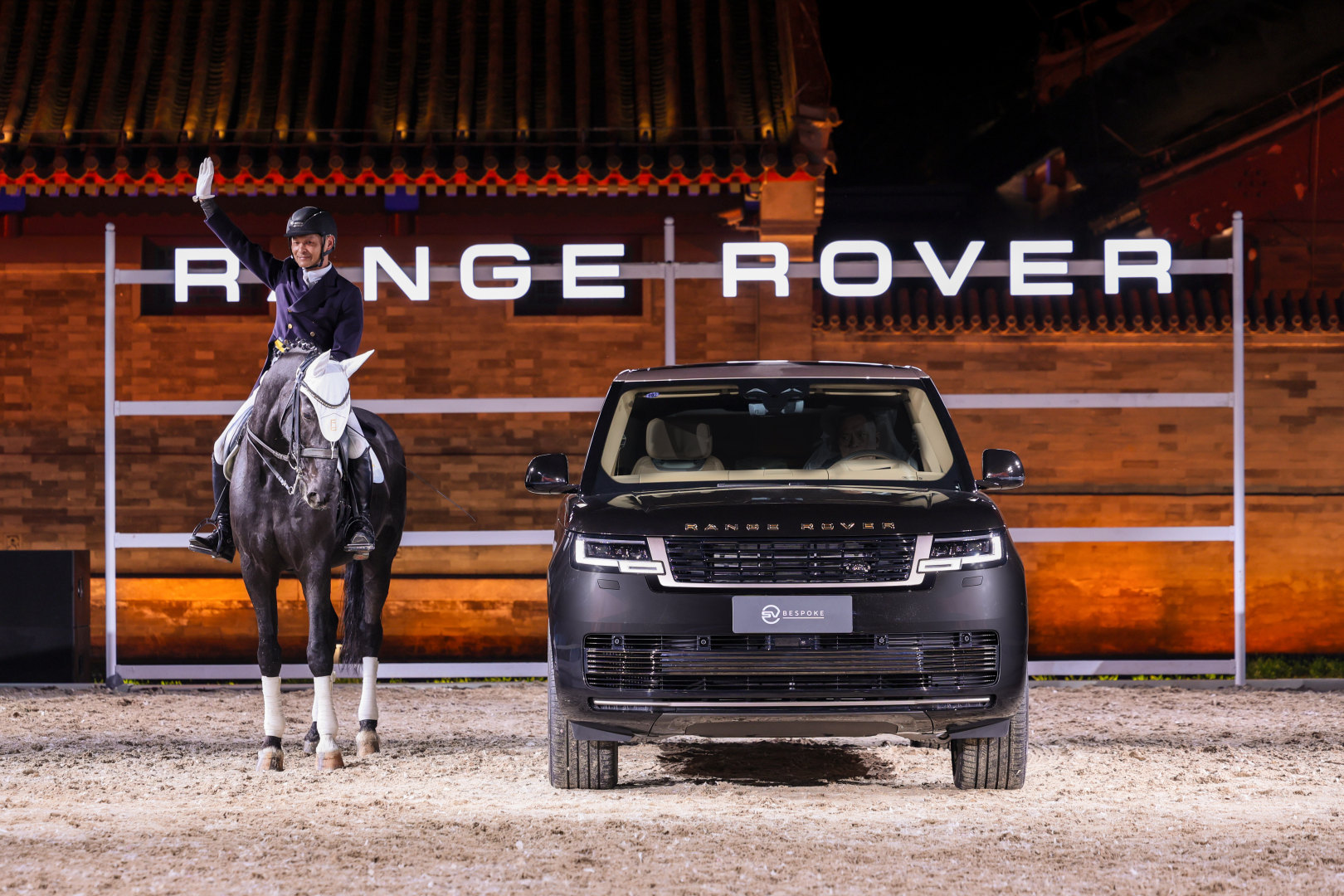 揽胜｜一眼沦陷的高级感，本身就是移动艺术品作为常年跟时装、时尚打交道的人，对揽胜