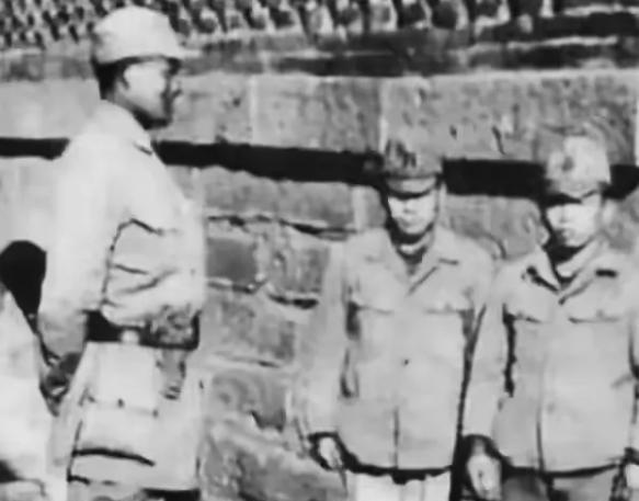 1938年，桂军189师师长俘虏了两名日军，看着日军矮小的身材，师长灵机一动，想