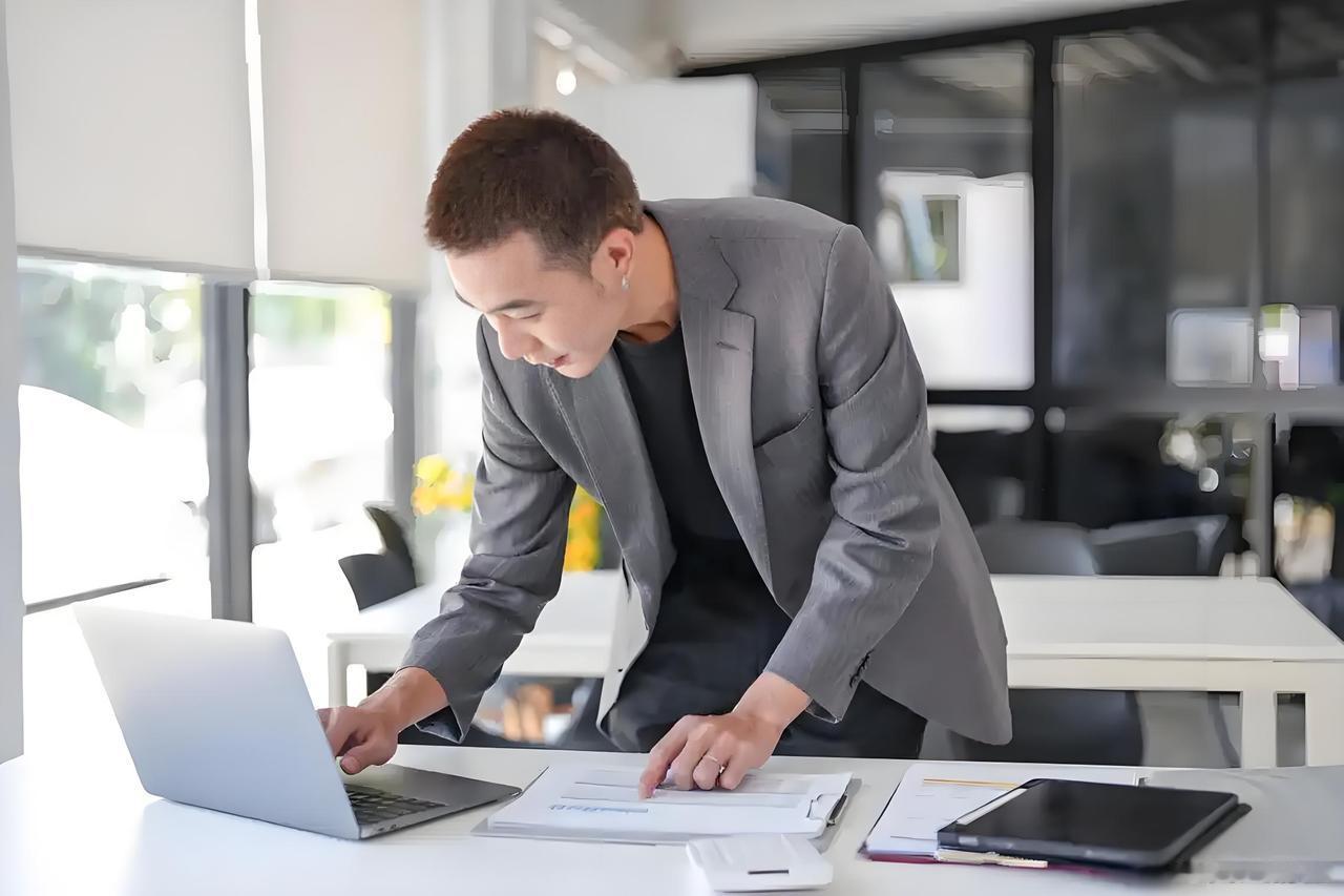 技术性失业是技术进步带来的结果。从18世纪工业革命起，人们就开始担忧它。技术进步