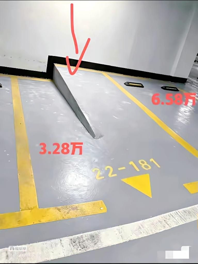 相差3万差价，斜坡瑕疵车位和标准车位二选一，聪明人都不会贪低价捡漏

买房车位选