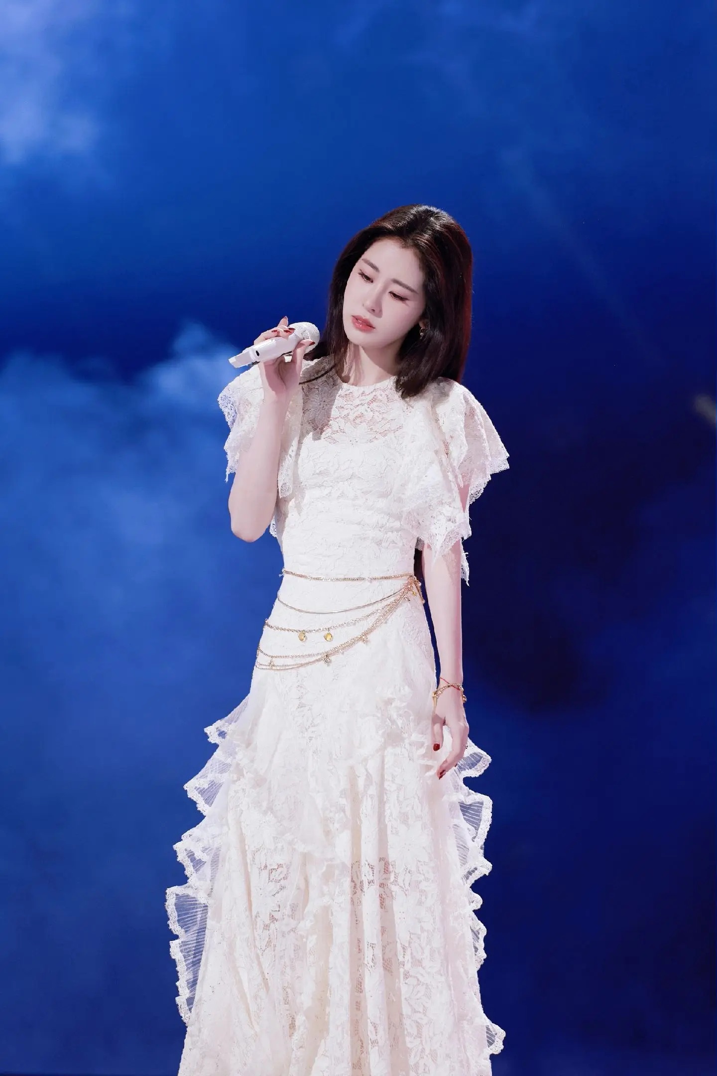 张碧晨甲乙丙丁好美的一滴泪张碧晨落泪这一下好美张碧晨《甲乙丙丁》舞台落泪，一滴泪