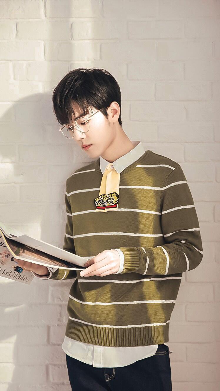 请赐我一个这么帅这么完美的肖学长吧！早期狗仔镜头下的肖战📮台媒称男神肖战出演最