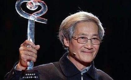 1958年，钱伟长的儿子钱元凯高中毕业后没能继续读书，钱伟长安慰儿子说：“终身的