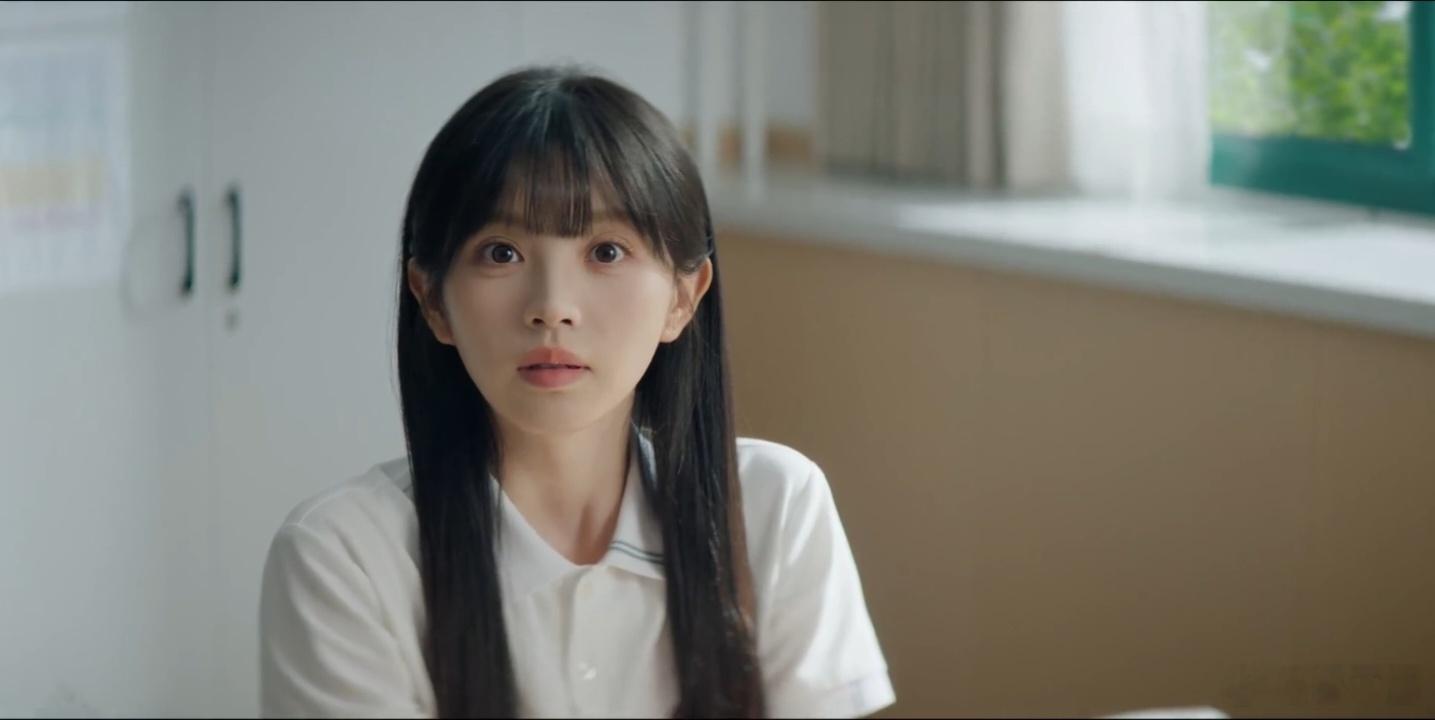 追了四集，还是弃了。因为实在无法代入，一群大龄男女穿着一身高中校服在教室里强行“