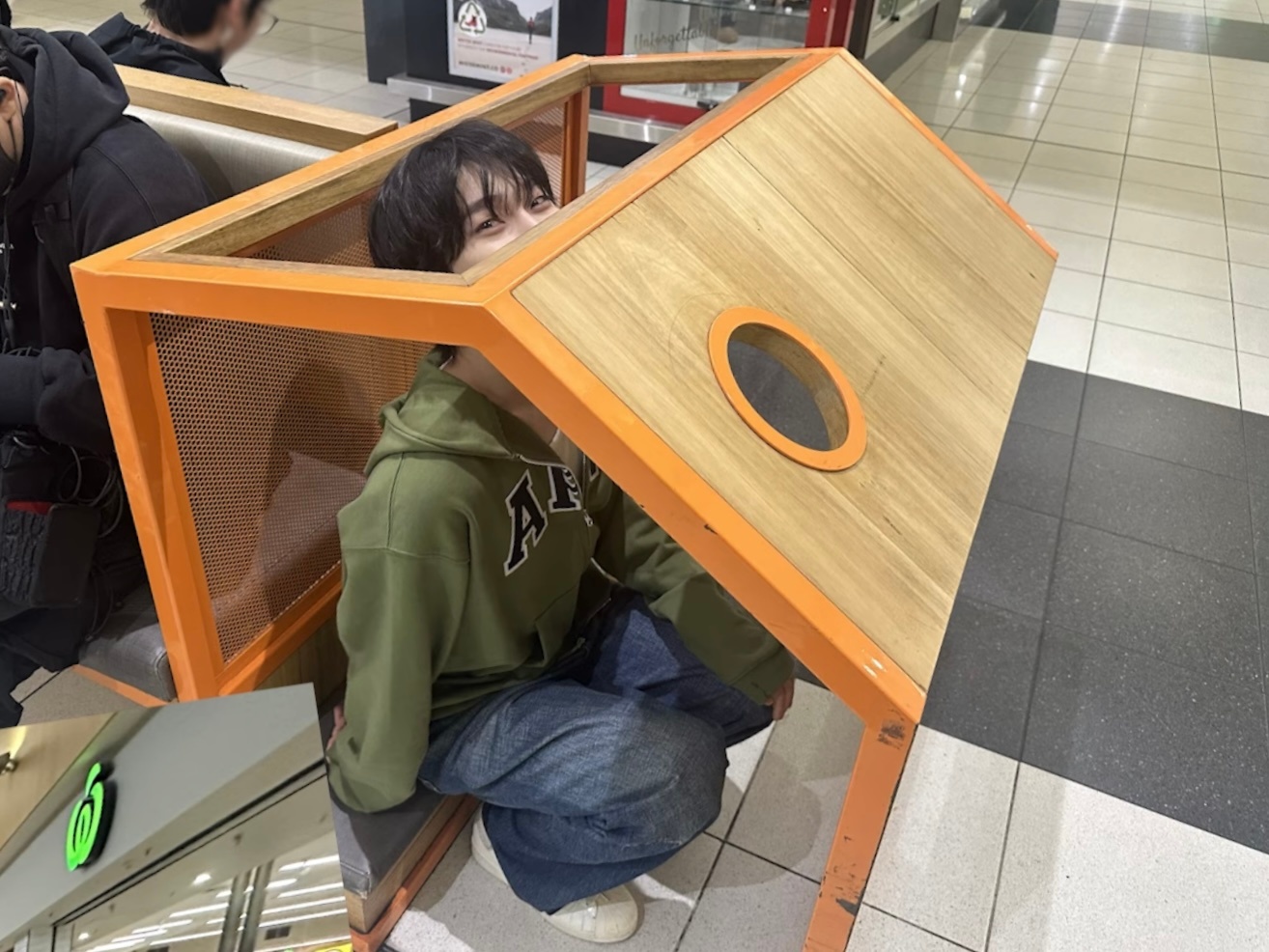 在体验儿童休息区的豆努小淘气˶>ᗜ<˶ 