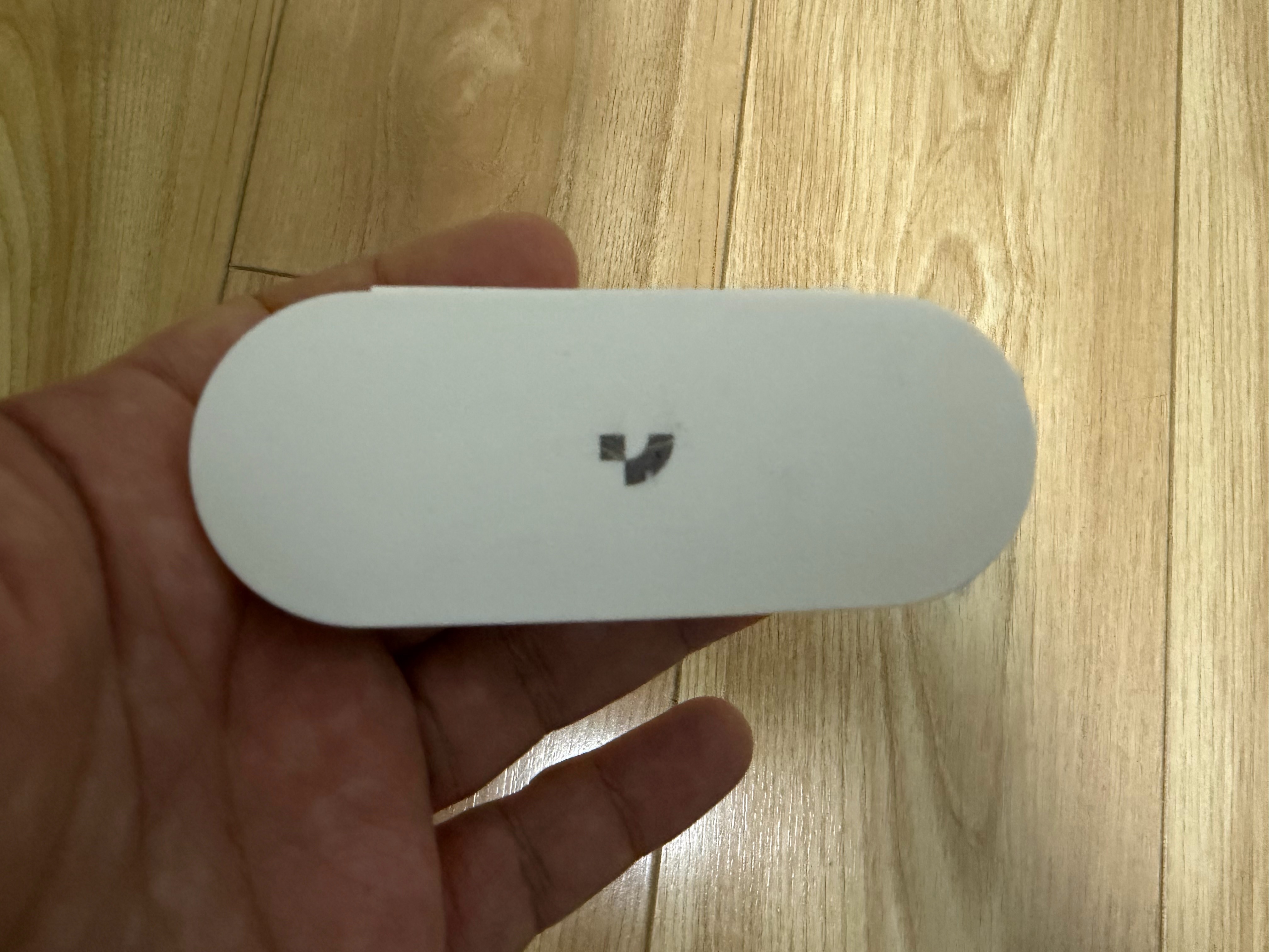 极越的指甲套装我一直在用，这个小东西是某一年广州车展的地推礼物，随身带着很方便。