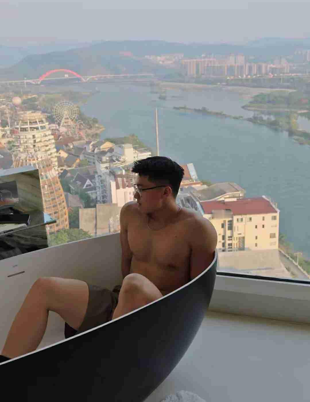 我的今日状态：🏝️旅行度假
我这里的天气：🌈雨过天晴