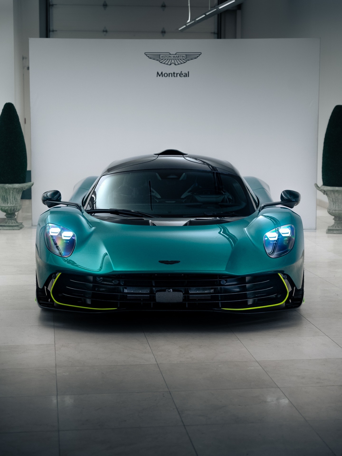 蒙特利尔实拍量产版阿斯顿·马丁 Valhalla。  阿斯顿·马丁首款中置引擎插