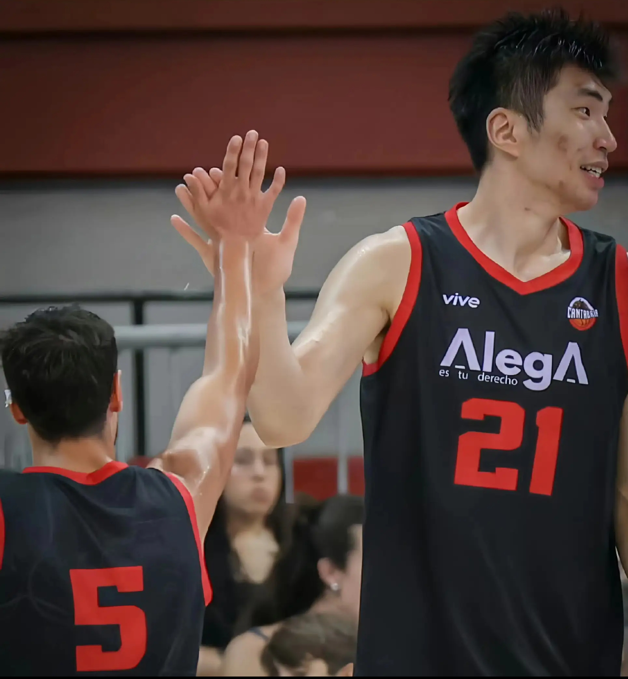 余嘉豪这就被叫回去了？在外的打工人还真是身不由己呢～～不过，我估计也是球队那边不